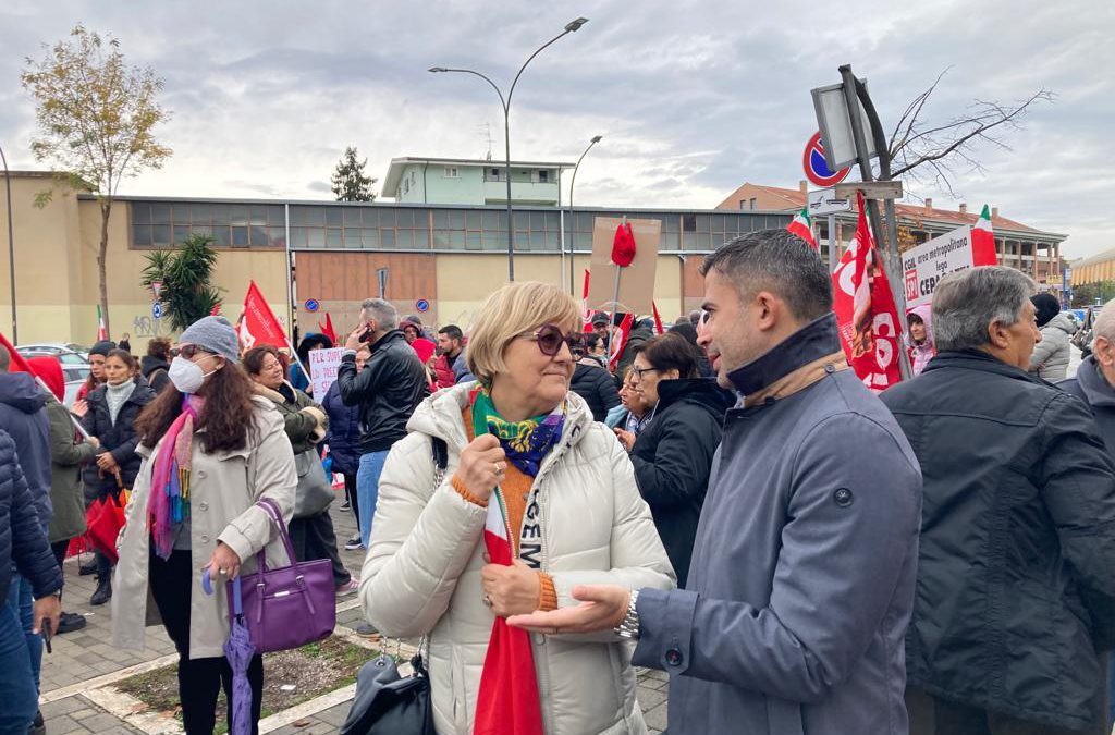 Paolucci e Blasioli con i sindacati alla protesta per il Pronto Soccorso di Pescara: “La Asl assuma anziché esternalizzare”