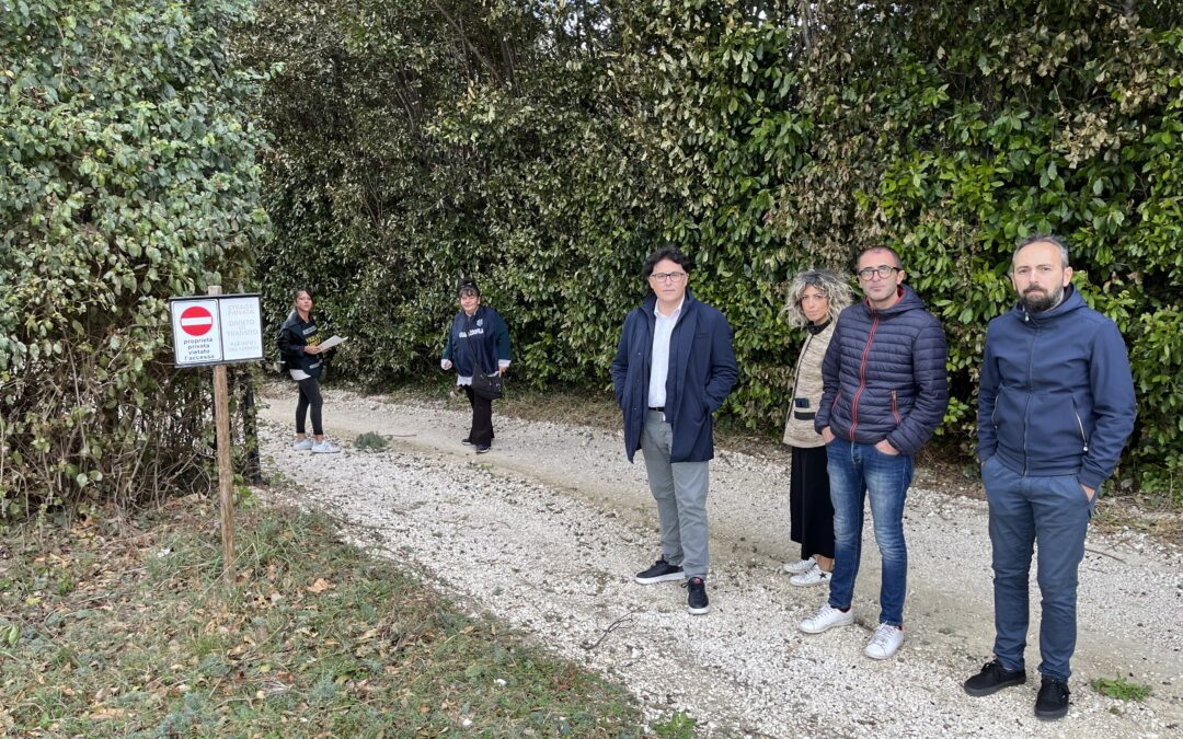 Dopo la visita al canile sanitario e l’infruttuoso accesso agli atti, proseguono le ispezioni del Consigliere Blasioli ai canili della provincia di Pescara. Sotto la lente d’ingrandimento il rifugio La Rupe: “Asl e Regione verifichino il rispetto dei requisiti di sicurezza”