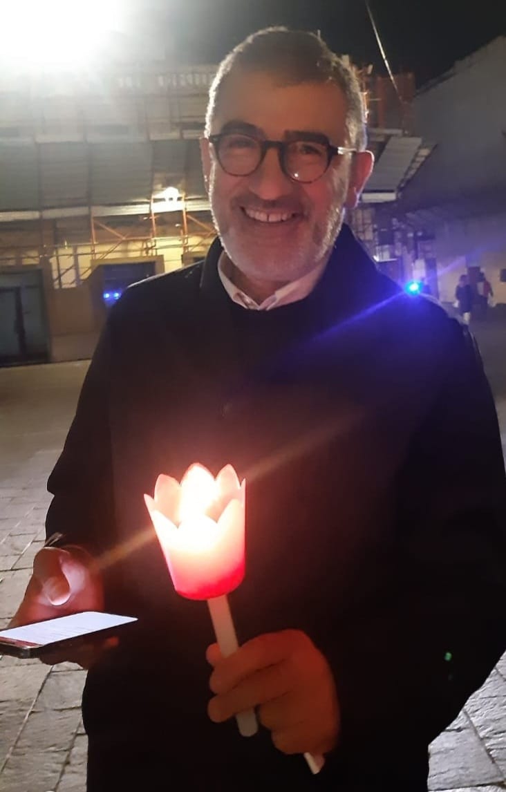 Luciano D’Amico alla fiaccolata contro la violenza sulle donne a Teramo: “Abruzzo deve fare di più”